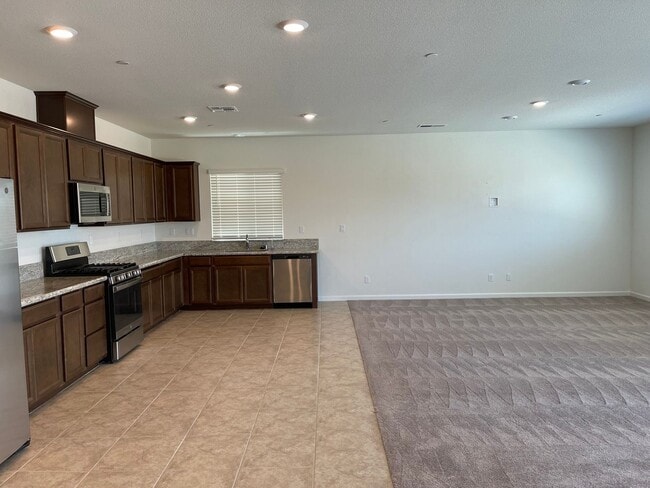 Photo - Large Clean Executive 4 Bedroom, 2.5 Bathroom, 2000 Sqft. Home for Lease
