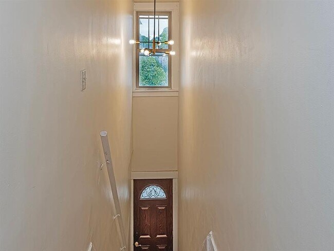 Photo - 105 Shady Dr W