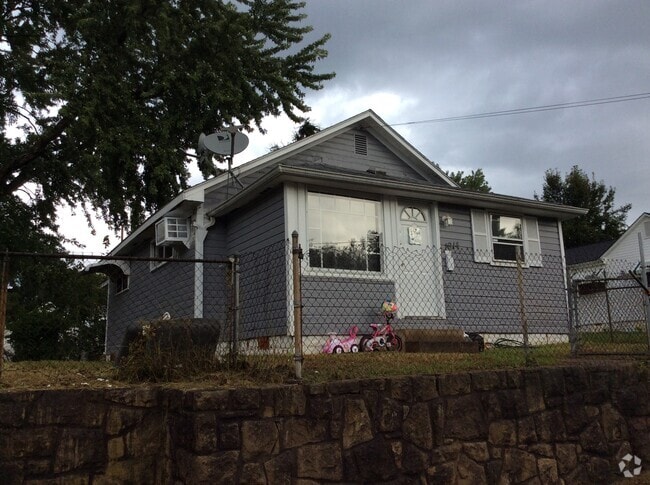 Building Photo - 1914 Bungalow Ave Rental