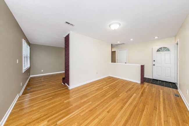 Photo - One level home in Beechwood