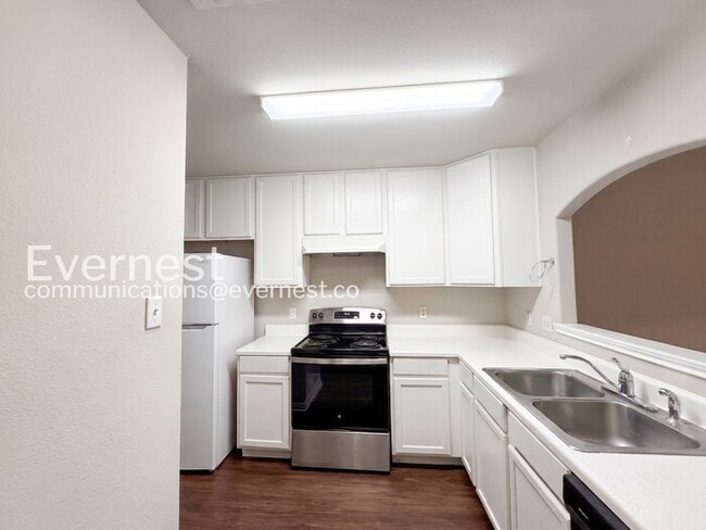 Photo - 1011 Iola Dr
