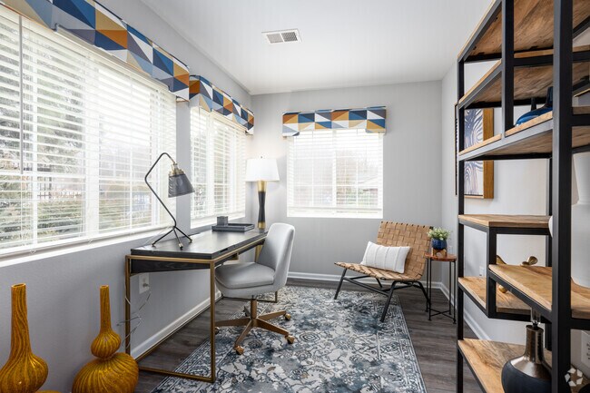 2BR, 2BA - 1,035SF - Office