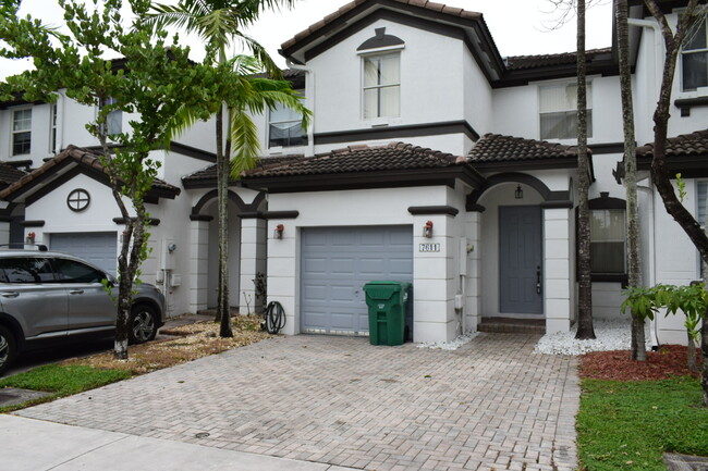 Front of structure - 7611 NW 115th Ct Townhome