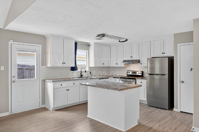 Building Photo - 16350 Many Trees Ln