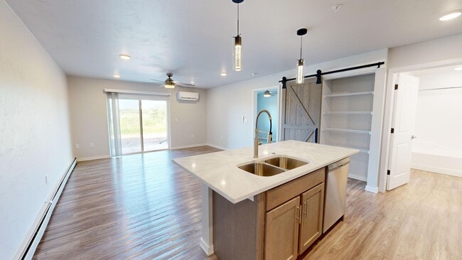 Photo - Legacy Creekside Apartments