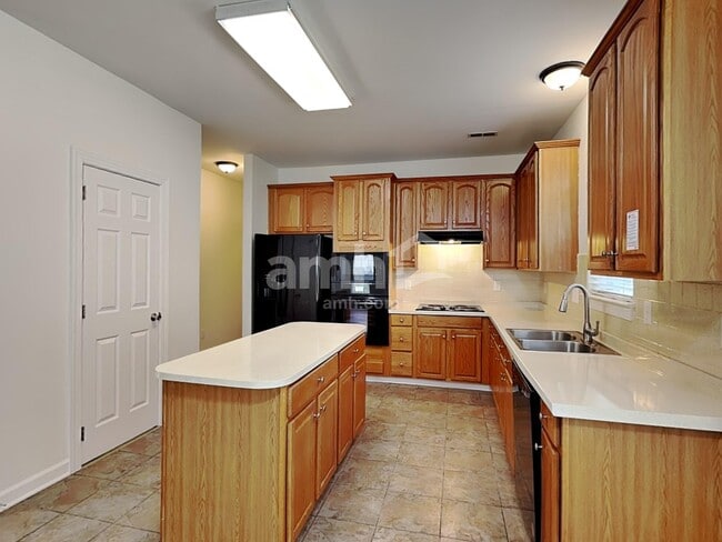 Photo - 4583 Waterford Dr NW