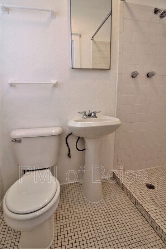 Photo - 317 E Bannock St Unit Apt 3