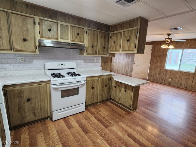 Photo - 1111 Hardy Ln