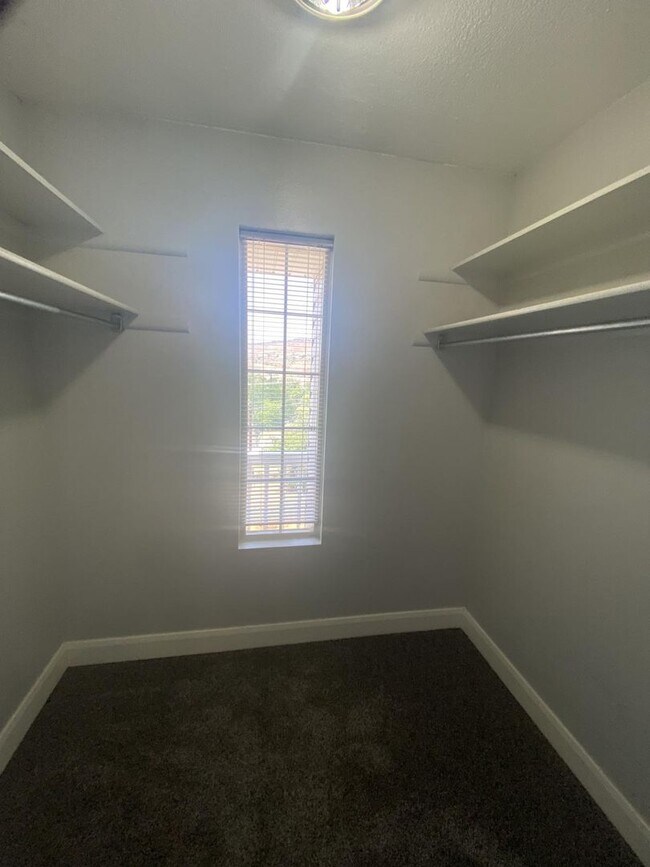 Photo - 36 W 250 N