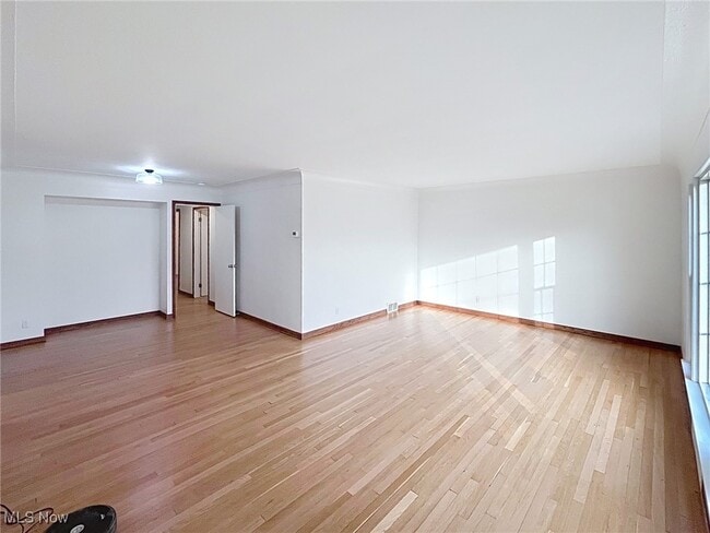 Photo - 18411 Chagrin Blvd