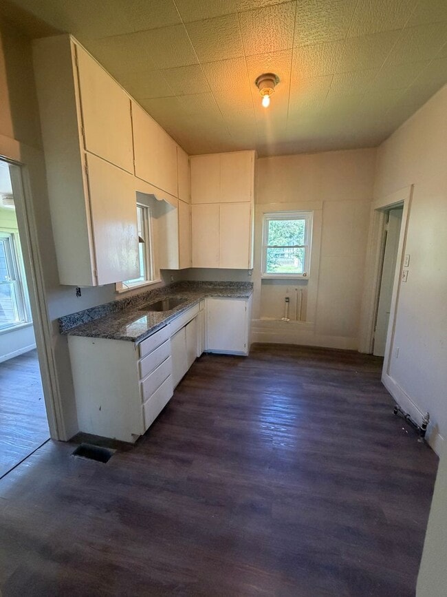 Photo - 3 Bedroom 1 Bath Home For Rent