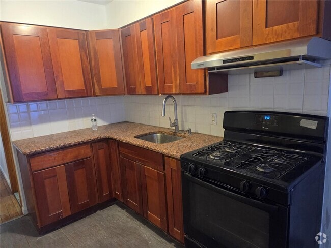 Building Photo - 86-31 Dexter Ct Rental