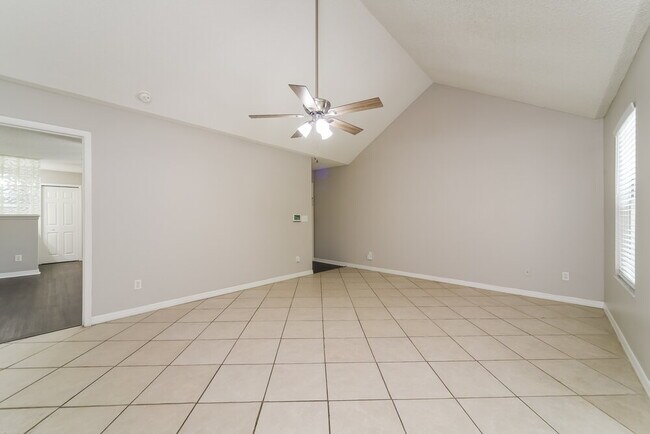 Photo - 1833 Iroquois Dr