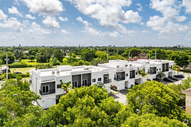 Building Photo - Pearl at Pompano Beach Rental