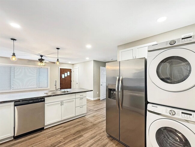 Frigorífico de dos puertas - 2610 63rd St