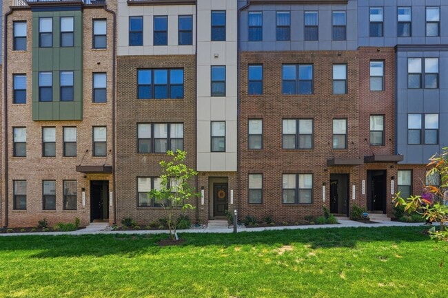Experience upscale living in one of Ashburn’s most desirable communities. - Experience upscale living in one of Ashburn’s most desirable communities.