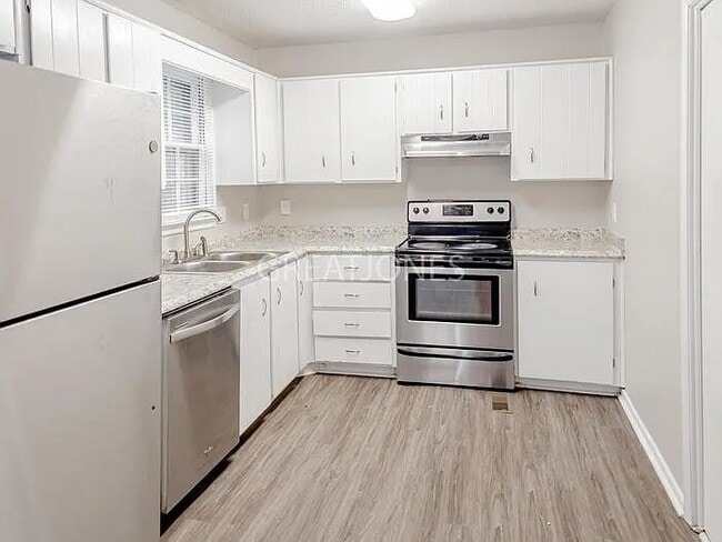 Photo - 1120 Womrath Rd