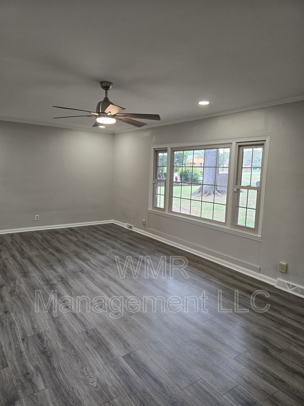 Photo - 420 Downey Pl