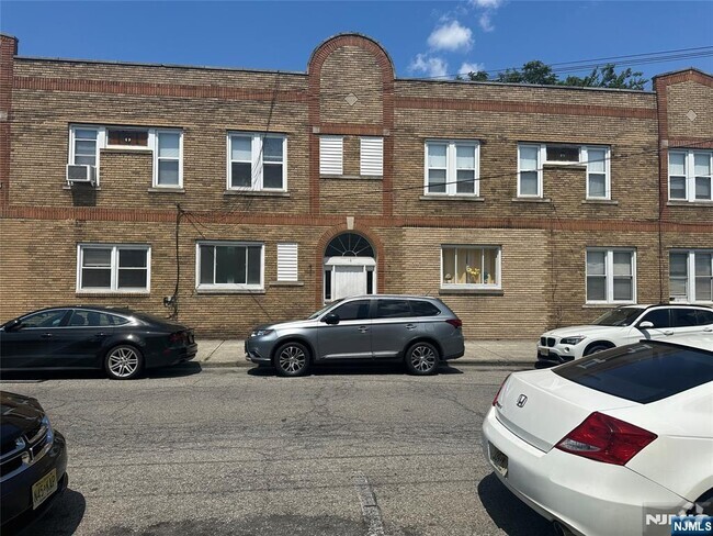 Building Photo - 346 Highland Ave Unit 2 Rental