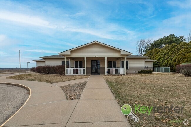 Building Photo - S Douglas Ave Complex Unit 104 Rental