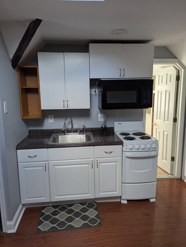 Kitchen - 2147 Salisbury Park Dr Unit 1