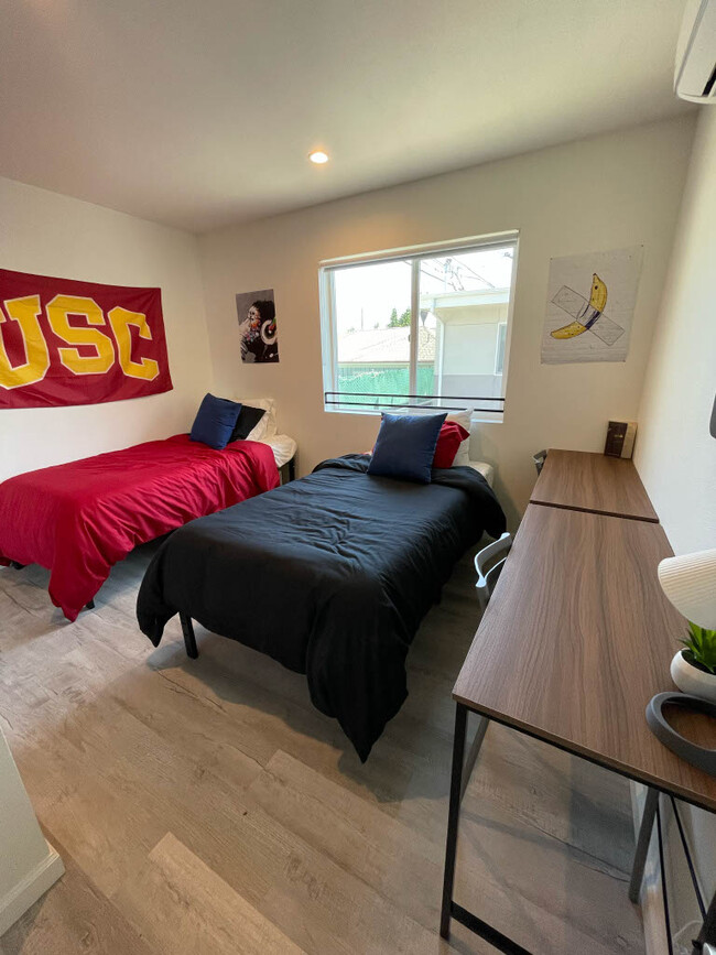 Shared room in 5 bed cottage - The Hive On Ellendale USC Student Housing Apartments