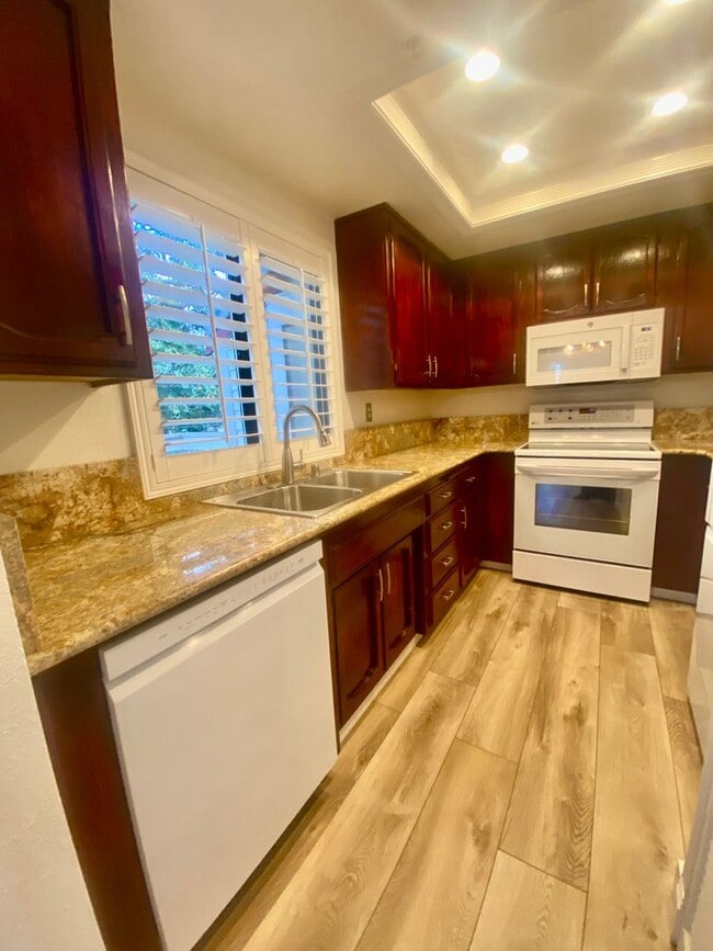 Photo - Pleasanton Townhouse, 2 Bed 2 Bath Upstairs End Unit, Private Patio, 2 parking spots, Close to do...