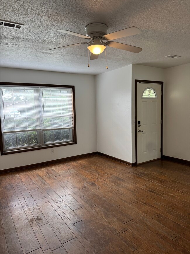 Photo - 114 Fairview Ln