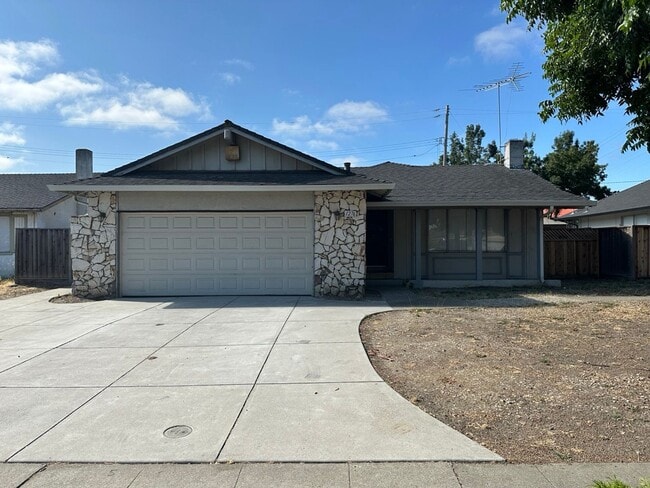 Building Photo - Cozy 3 Bedroom 2 Bath Home in Cambrian are...