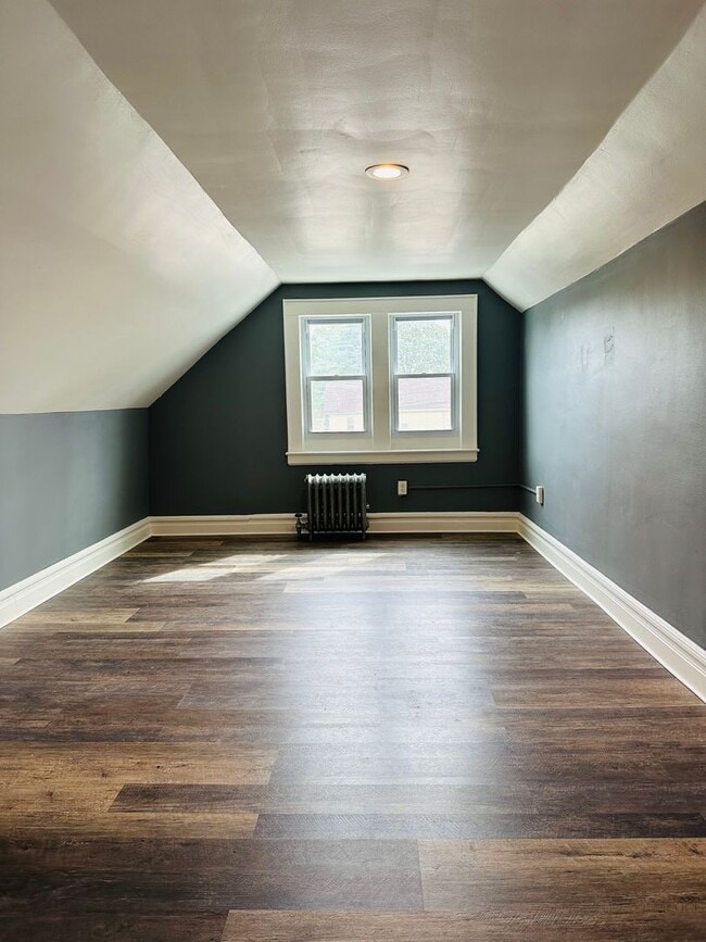 Building Photo - 301 E 9th Ave Unit Apt. #3