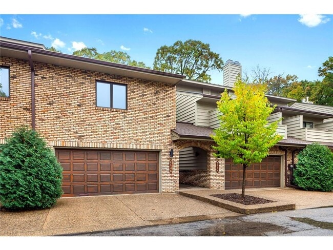 Building Photo - 5546 Village Dr