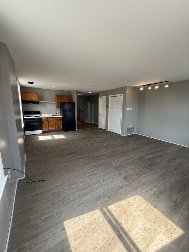 Photo - 336 W 8th St Unit Apt. B
