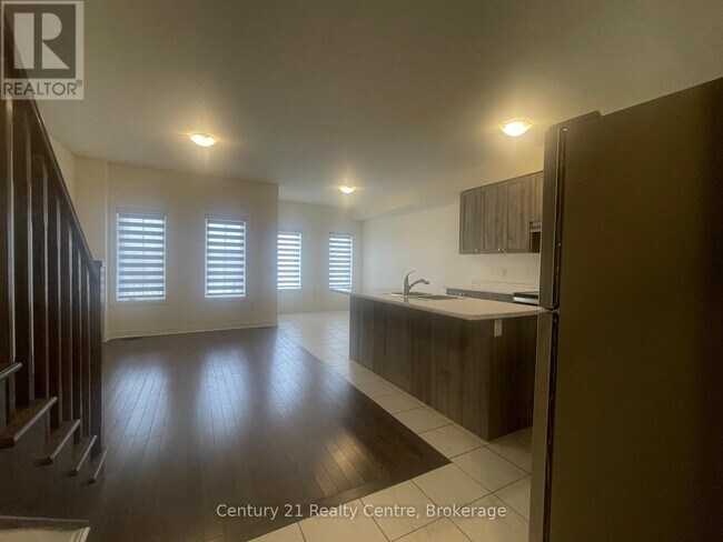 Photo - 33 Brixham Ln