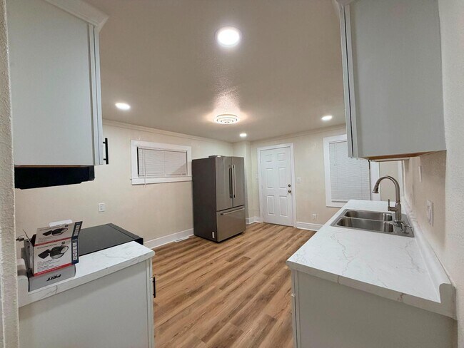 2235 Dr. William Finlayson St
