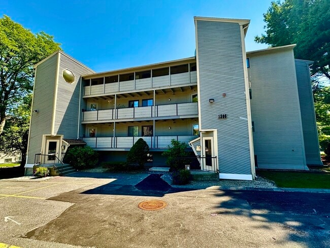 Photo - 1205 Grafton St Unidad B18