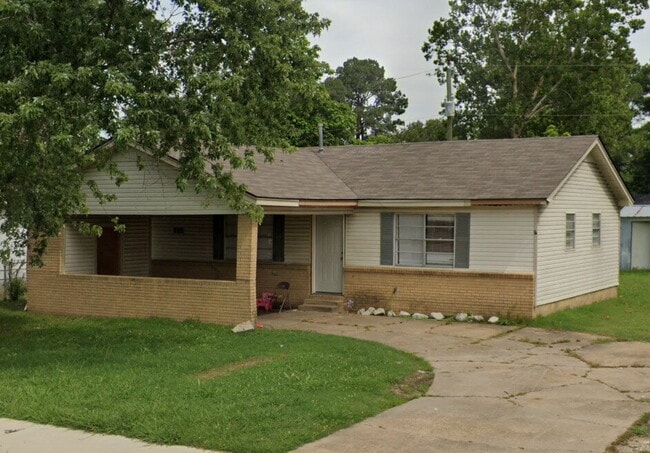Photo - 3402 Race St Apartment