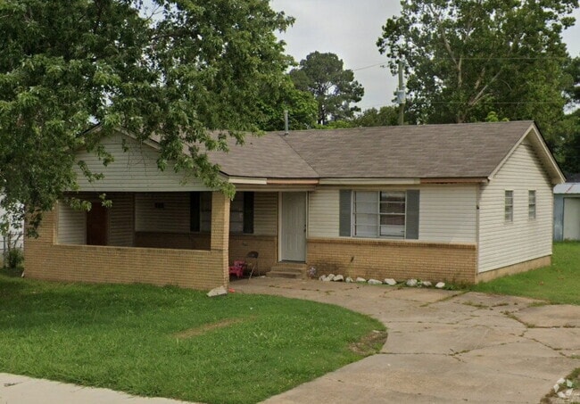 Building Photo - 3402 Race St Rental