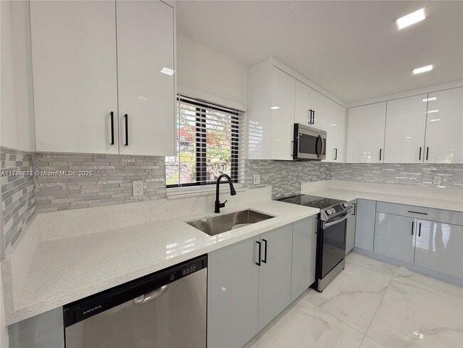 Building Photo - 12711 SW 51st St Rental