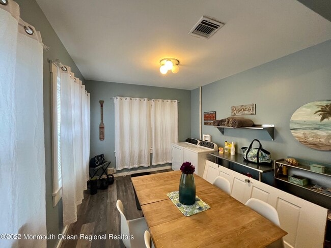 Photo - 216 Main St Unidad up