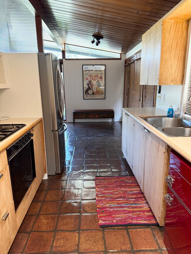 9000 Stanmoor Dr
