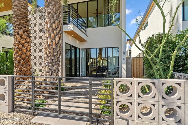 Photo - 6916 E 2nd St