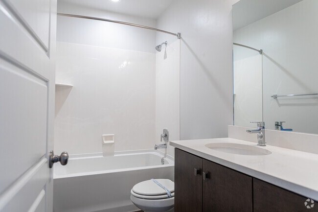 3BR, 2.5BA - 1,408SF - Primary Bathroom