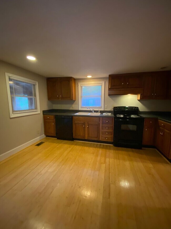 Photo - Charming 3-Bedroom, 2-Bath House with Detached Garage on west side of Athens, GA - PRE-LEASE FOR ...