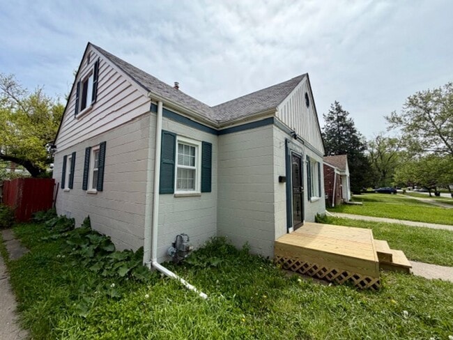 Photo - Beautiful 3 Bedroom 1 Bath Home For Lease