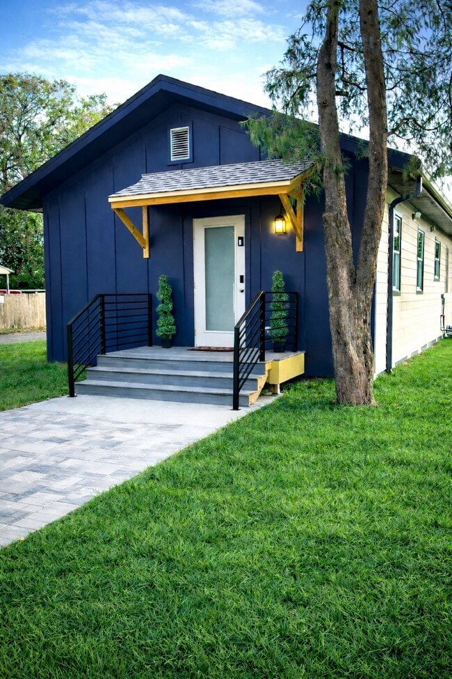 Photo - 801 E Knollwood St