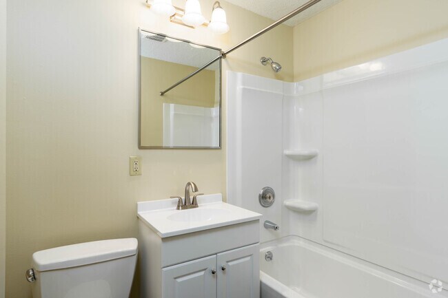 2BR, 1BA - 900SF - Bathroom