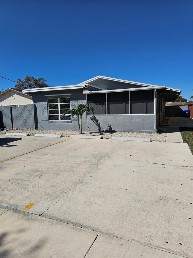 Building Photo - 5841 Tyler St Unit 5841