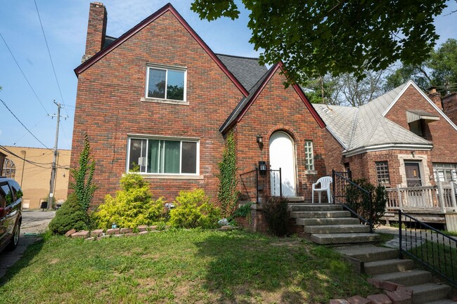 Building Photo - All Utilities Included!!  Freshly Remodele... Unit 13 Mohawk   Upper