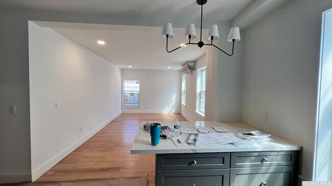 Photo - 406 Main St