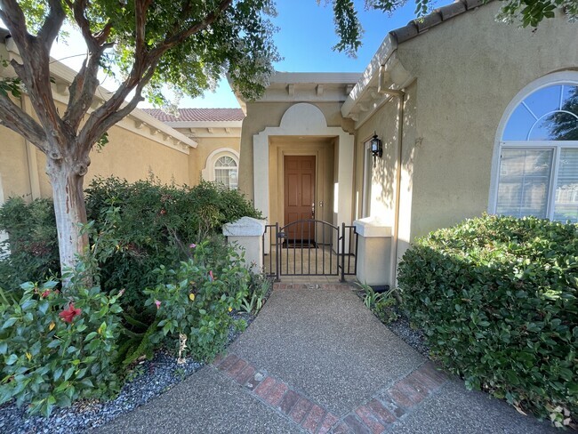 Building Photo - 8024 Halesworth Dr Rental